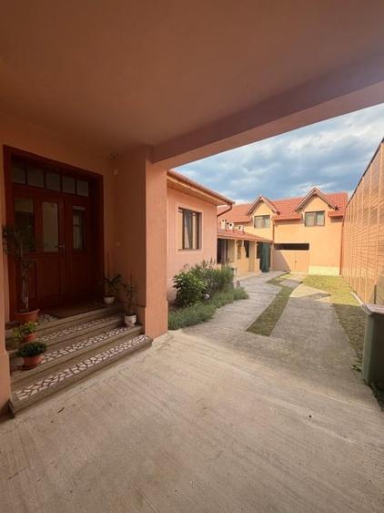Casă individuală cu 6 camere cu Canalizare în Gladna Montană