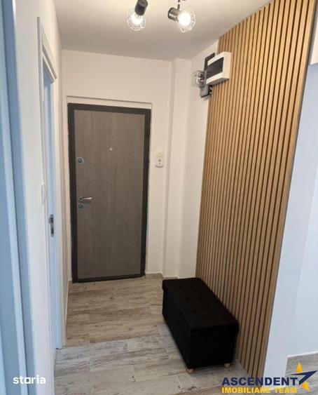 Apartament cu 3 camere decomandat în Tractorul