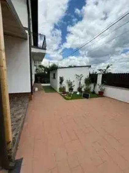 Casă cu 4 camere cu Canalizare în Exterior Vest