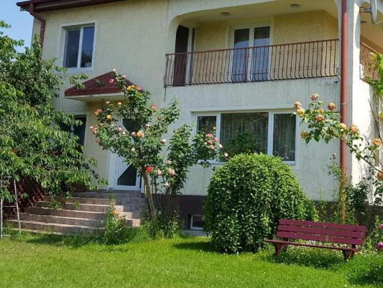 Casă individuală cu 5 camere cu Canalizare în Ultracentral