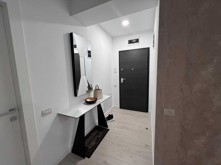 Apartament cu 3 camere semidecomandat în Pipera