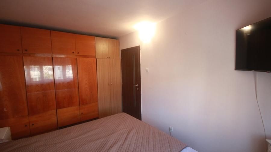 Apartament cu 3 camere nedecomandat, mobilat în Aradului