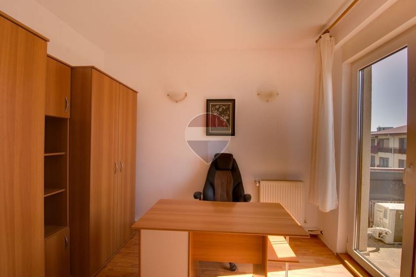 Apartament cu 4 camere decomandat, mobilat în Aradului