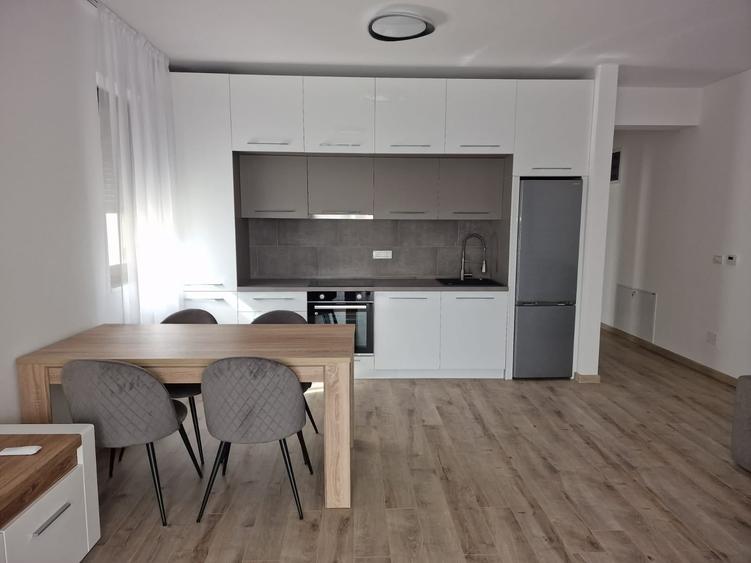 Apartament cu 2 camere decomandat în Giroc