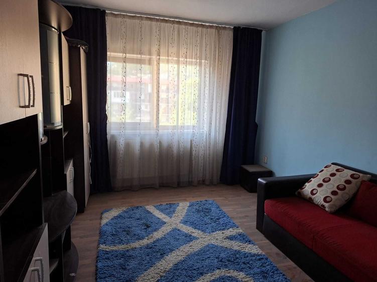Apartament cu 3 camere decomandat în Florești