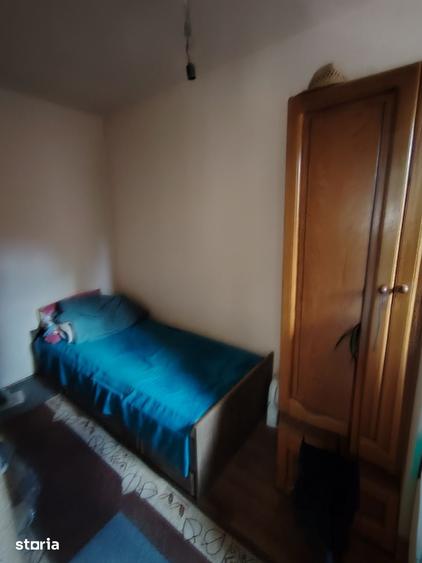 Casă cu 6 camere cu Teren 210 Mp în Zimandu Nou