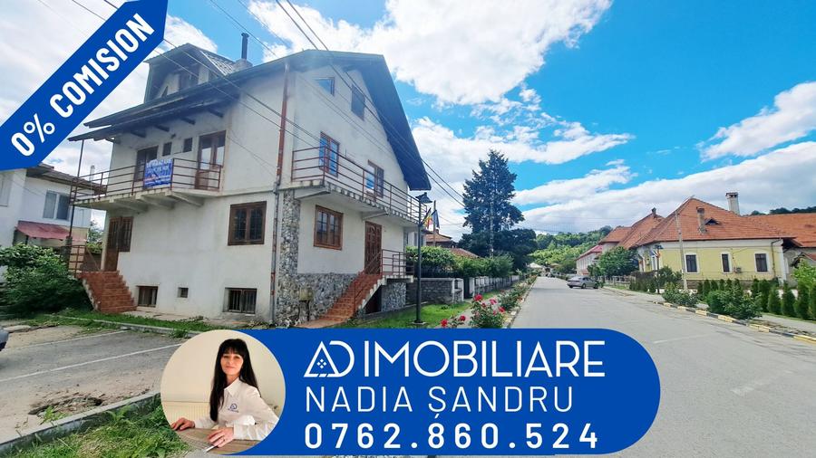 Casă individuală cu 9 camere cu Teren 96 Mp în Central