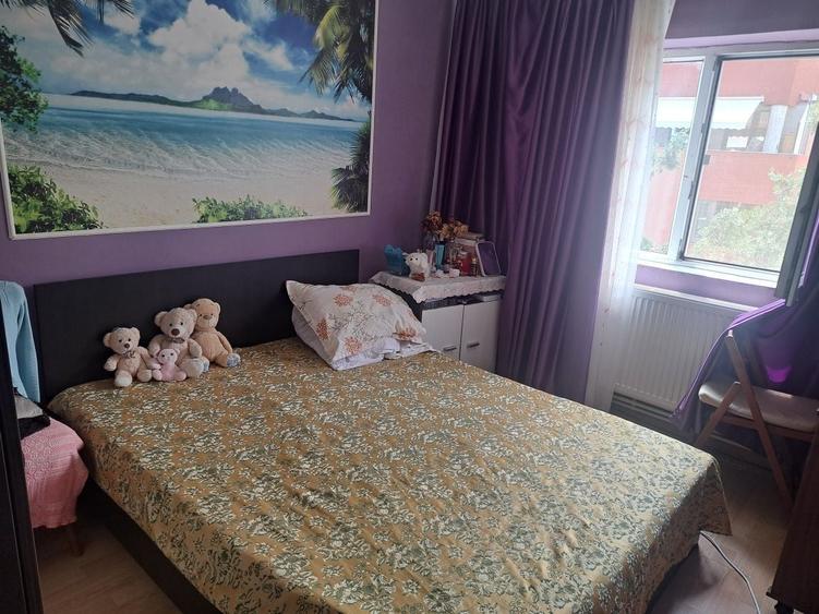 Apartament cu 4 camere decomandat în Carrefour