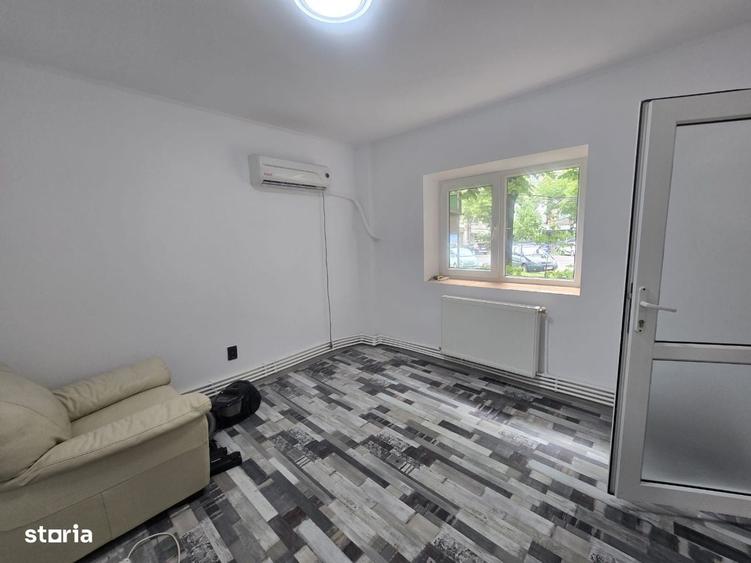 Spațiu comercial, de 54 mp, în Școlilor