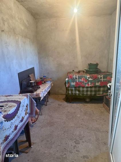 Casă cu 5 camere cu Teren 3279 Mp în Vârvor