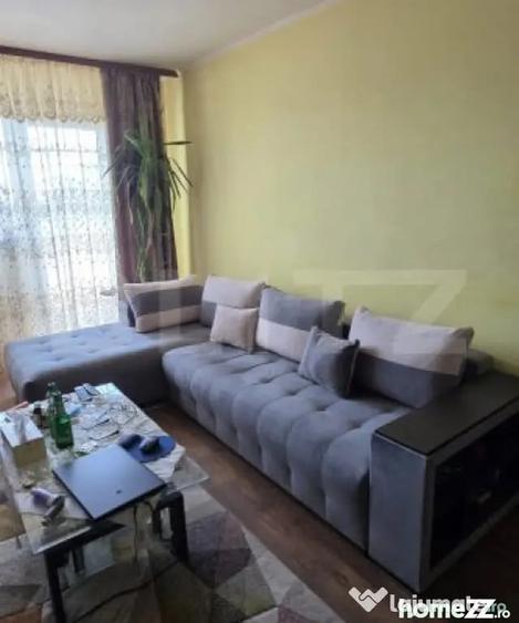 Apartament cu 4 camere decomandat în B-dul București
