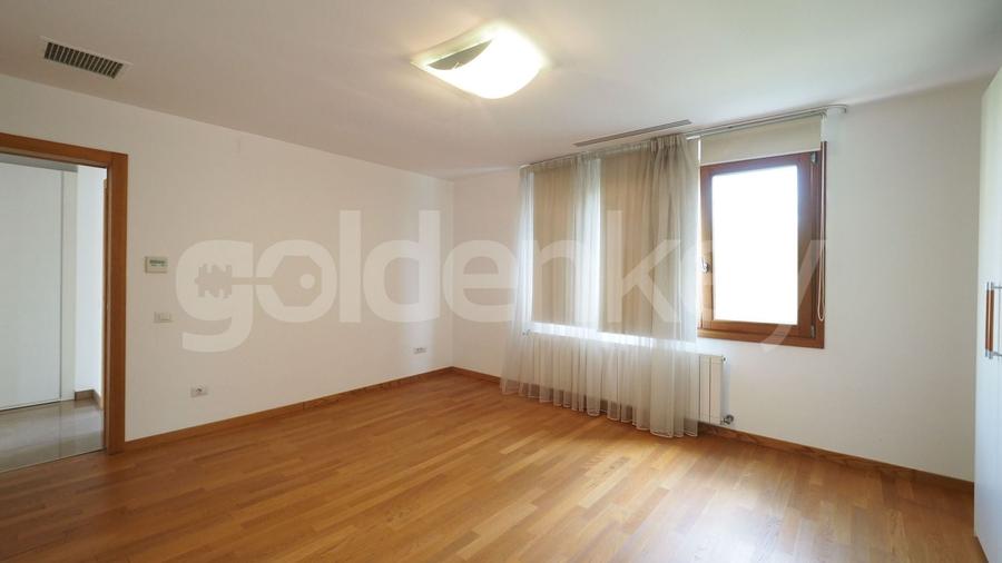 Duplex cu 5 camere cu Piscina în Iancu Nicolae