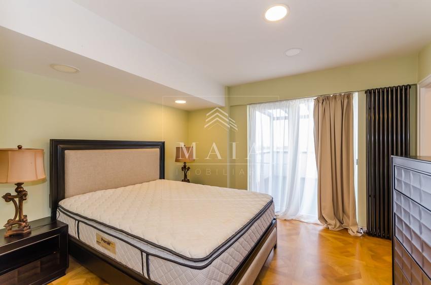 Penthouse cu 4 camere decomandat în Mihai Viteazul