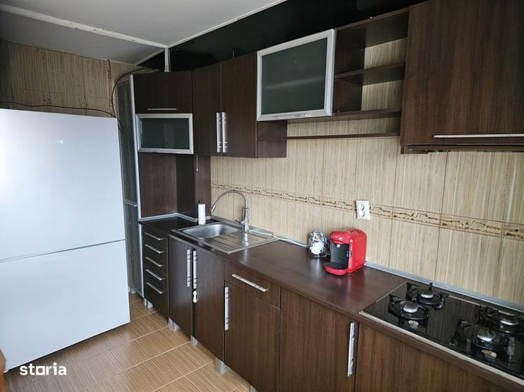 Apartament cu 3 camere, mobilat în Titan