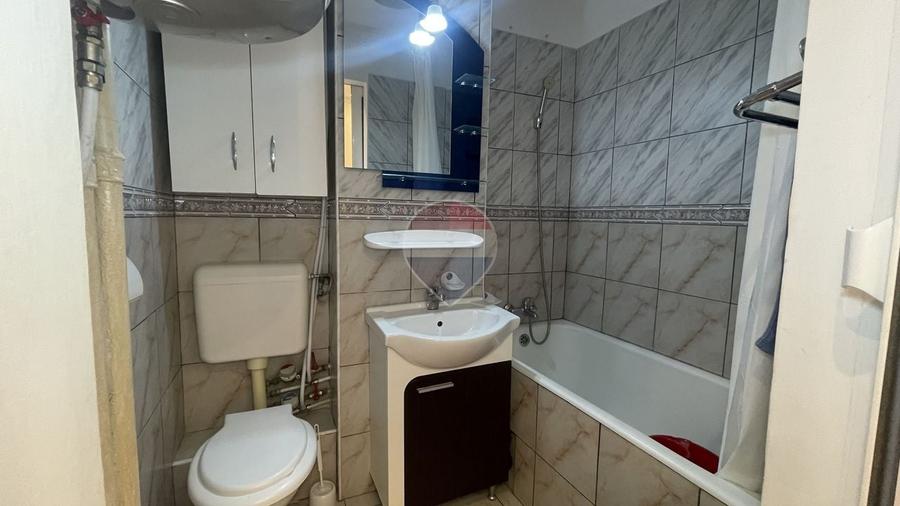 Apartament cu 2 camere decomandat, mobilat în Titan