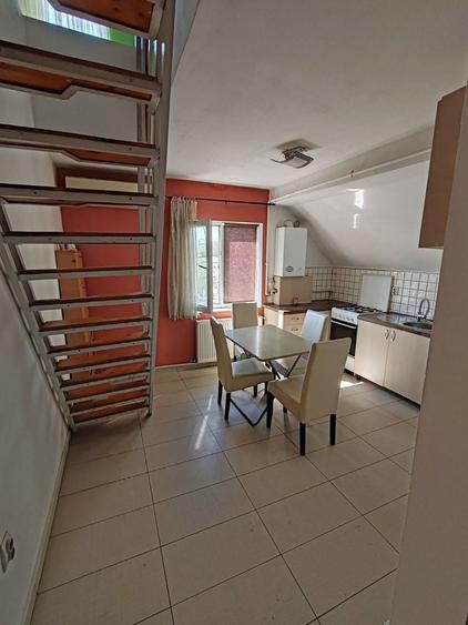 Apartament cu 3 camere decomandat, mobilat în Bulgaria