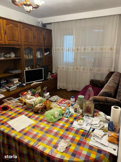 Apartament cu 3 camere semidecomandat în Central