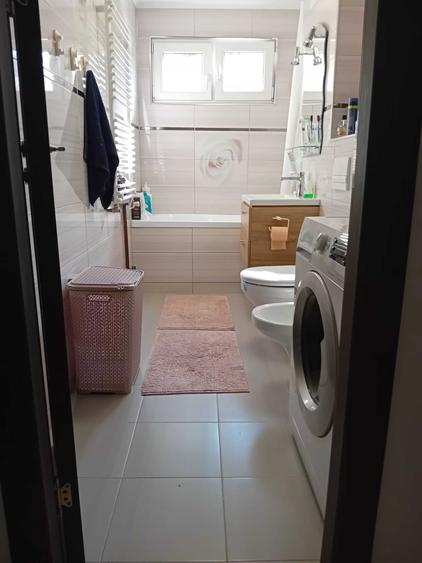 Apartament cu 4 camere decomandat, mobilat în P-ța Doina