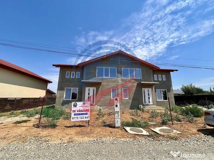 Casă cu 7 camere cu Teren 500 Mp în Central