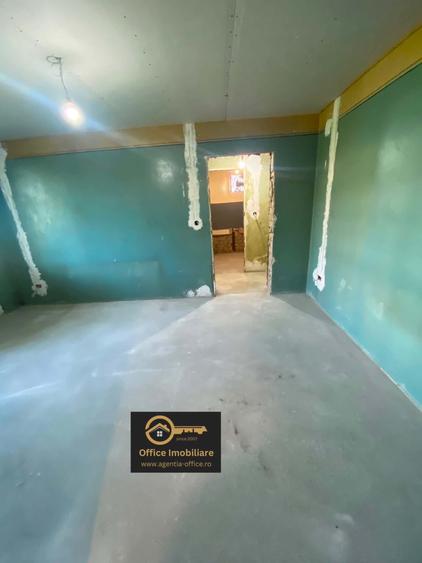 Apartament cu 3 camere semidecomandat în Săsar