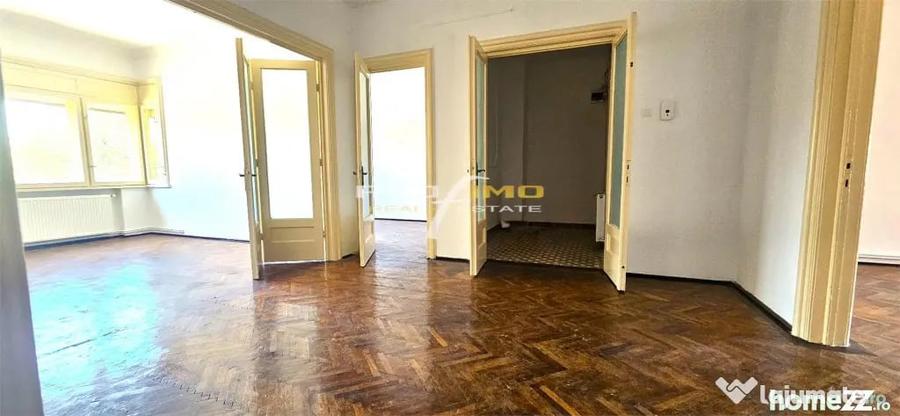 Apartament cu 6 camere decomandat în Central