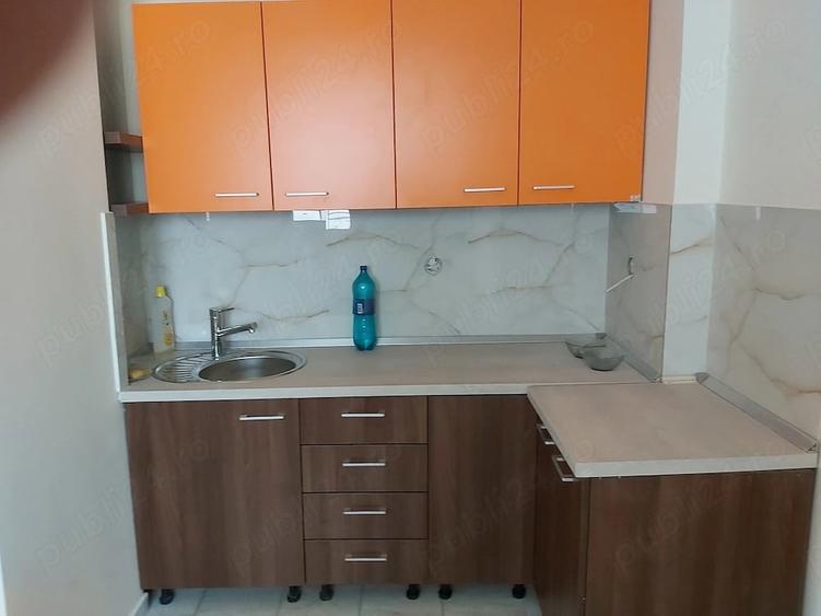 Apartament cu 3 camere decomandat în Exterior Vest