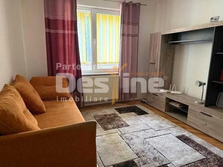 Apartament cu 3 camere decomandat în Astra