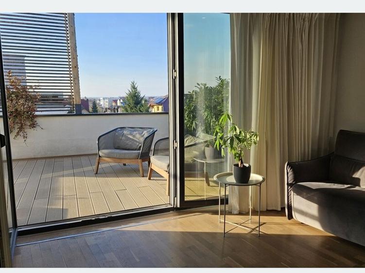 Penthouse cu 4 camere semidecomandat, mobilat în Pipera