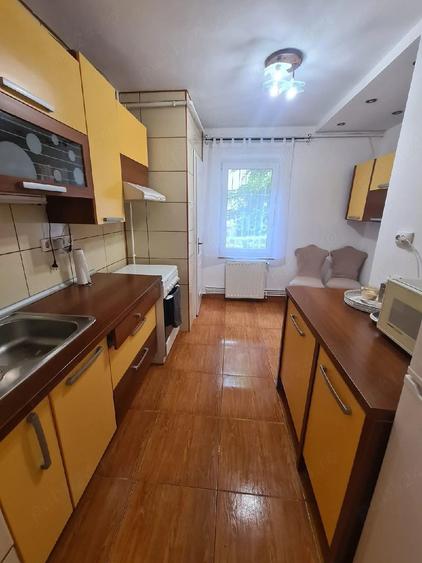 Apartament cu 3 camere decomandat în Tudor
