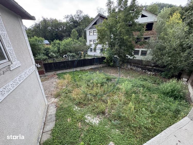 Casă cu 4 camere în Poderei