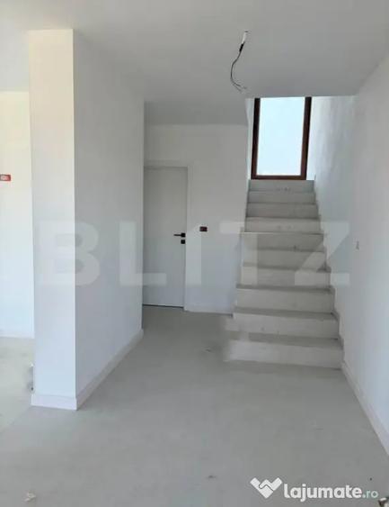 Casă cu 4 camere cu Teren 400 Mp în Central
