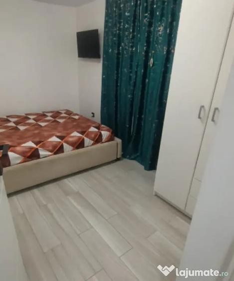 Casă cu 4 camere cu Teren 438 Mp în Romanești