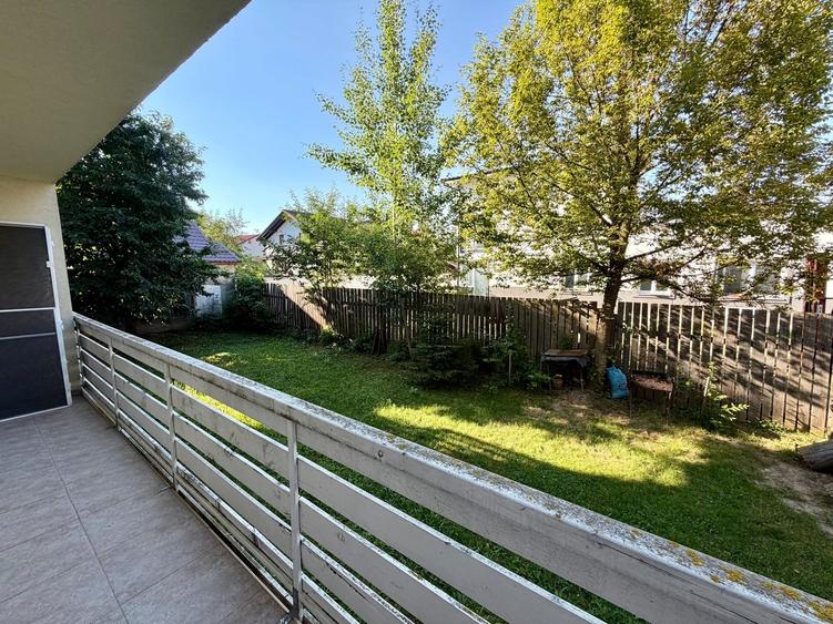Apartament cu 3 camere semidecomandat, mobilat în Primăverii