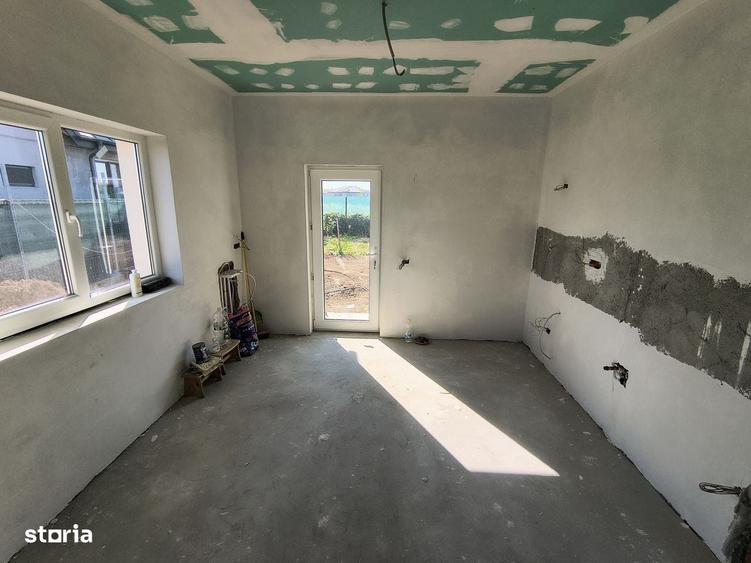 Casă cu 4 camere cu Teren 550 Mp în Balotești