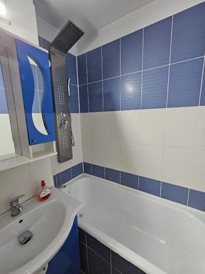 Apartament cu 2 camere decomandat, mobilat în Piața Centrală