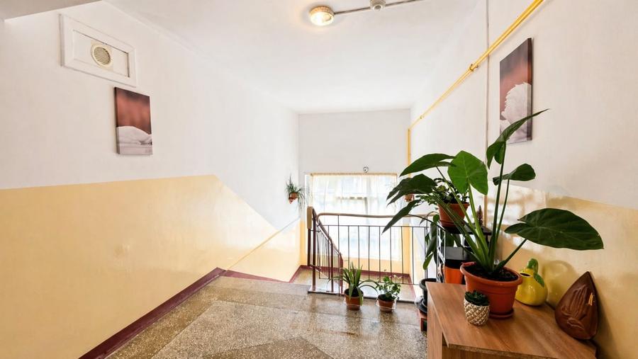 Apartament cu 2 camere decomandat, mobilat în Blumăna