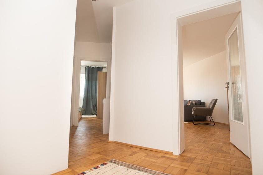 Apartament cu 3 camere decomandat în Exterior Vest
