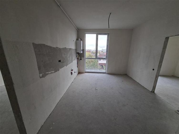 Apartament cu 3 camere semidecomandat în Mărăști
