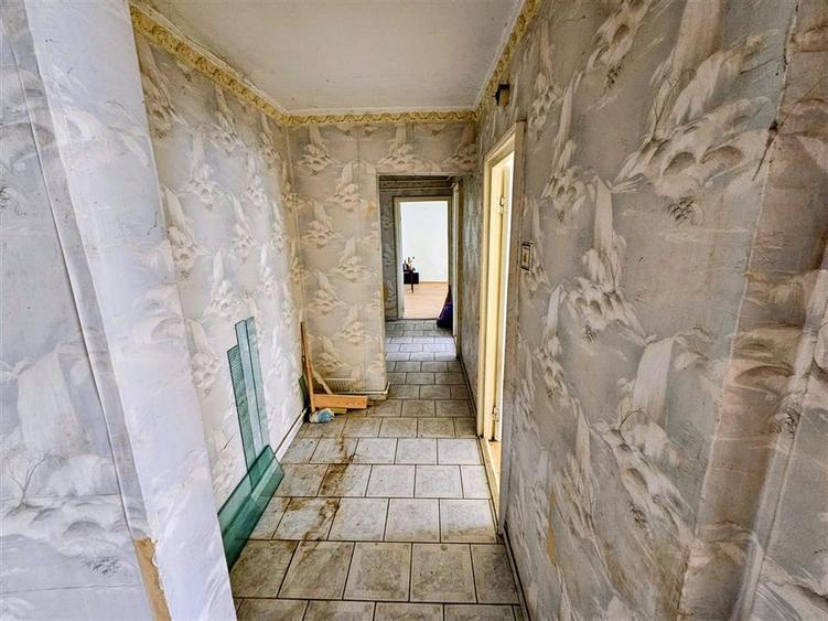 Apartament cu 4 camere decomandat în Viziru 3