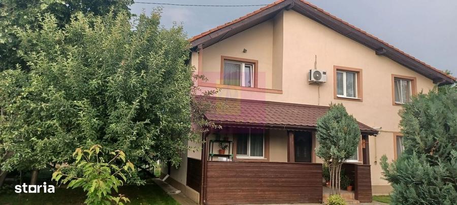 Casă cu 4 camere în Săbăreni