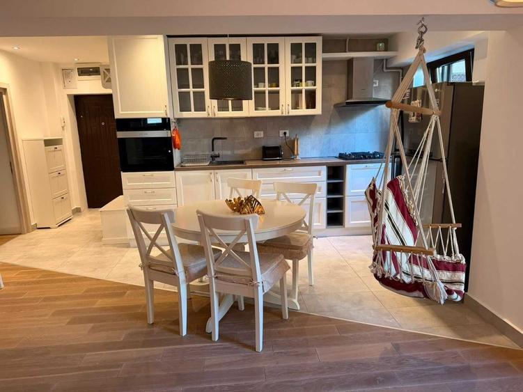 Apartament cu 3 camere decomandat, mobilat în Timpuri Noi