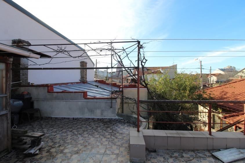 Casă individuală cu 4 camere cu Canalizare în Tomis II