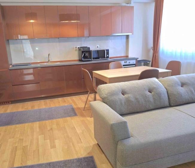 Apartament cu 3 camere decomandat, mobilat în Calea Aradului
