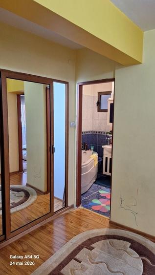 Apartament cu 3 camere decomandat în Prundu