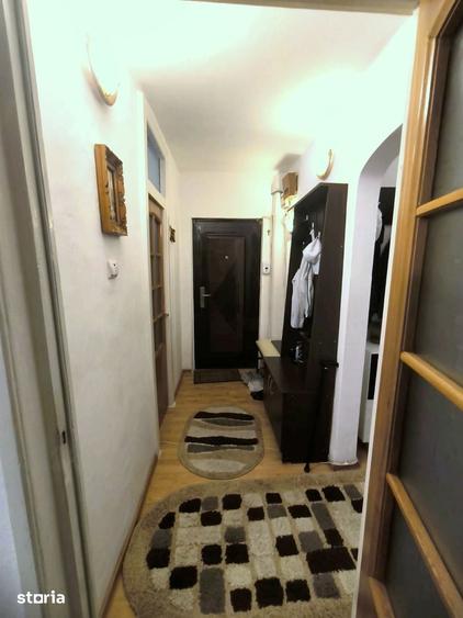 Apartament cu 3 camere decomandat în Tineretului