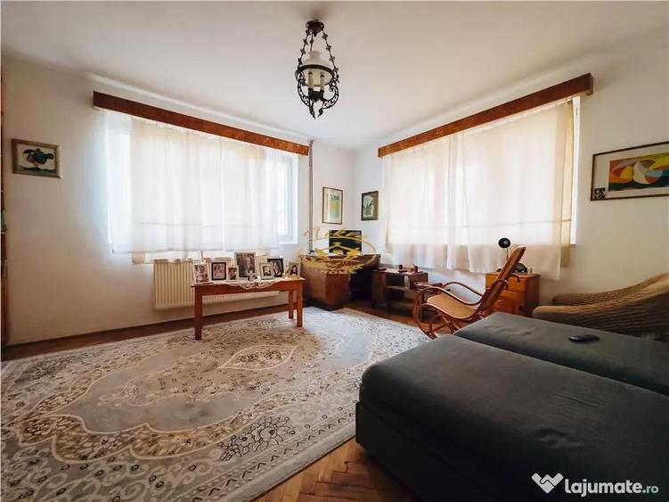 Casă cu 9 camere cu Teren 500 Mp în Praid