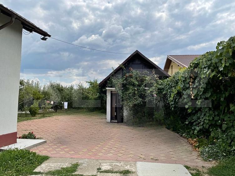 Casă individuală cu 8 camere cu Canalizare în Dumbrava