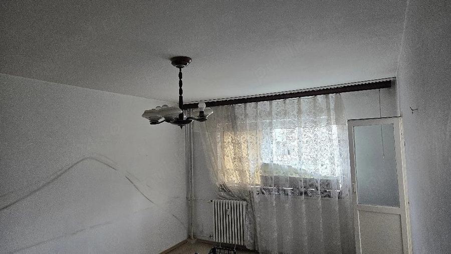 Vand apartament 2 camere et. 3 - 9