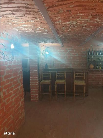 Casă cu 7 camere cu Teren 400 Mp în Siloz