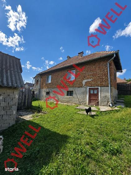 Casă cu 4 camere cu Teren 1185 Mp în Apața